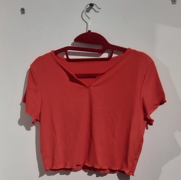 Red crop-top - Picture 3 of 4